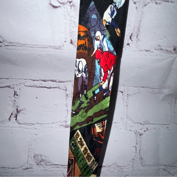 Vintage‎ 1993 Nicole Miller sports themed tie - Picture 6 of 8